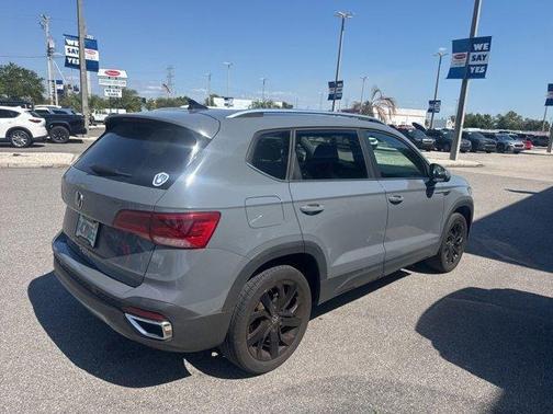 Pure Gray 2022 Volkswagen Taos 1.5T SE