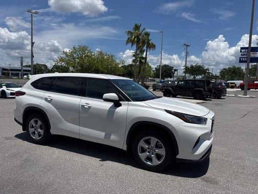 2020 Toyota Highlander LE