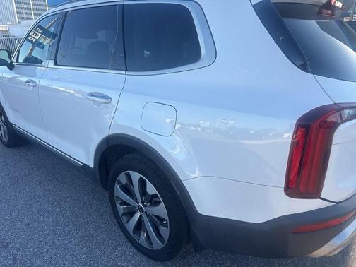 Snow White Pearl 2020 Kia Telluride S