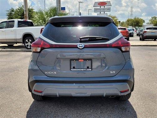 2021 Nissan Kicks SR