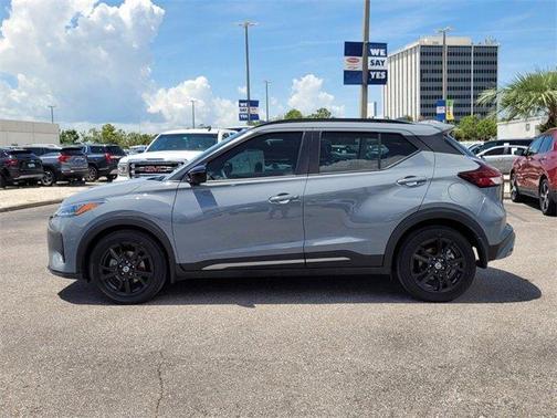 2021 Nissan Kicks SR