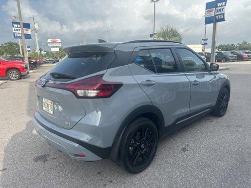 2021 Nissan Kicks SR