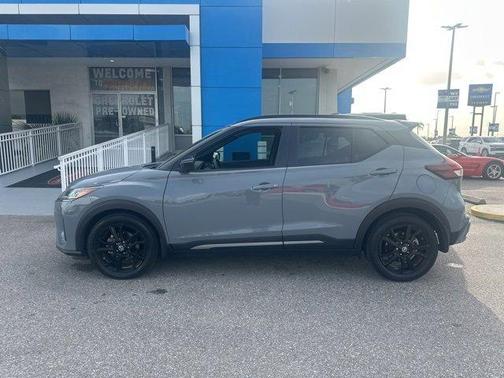 2021 Nissan Kicks SR