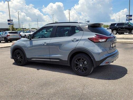 2021 Nissan Kicks SR