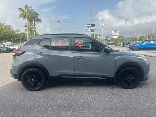 2021 Nissan Kicks SR