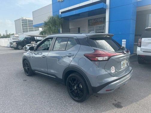 2021 Nissan Kicks SR