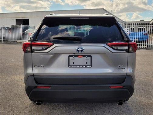 2022 Toyota RAV4 Hybrid XLE