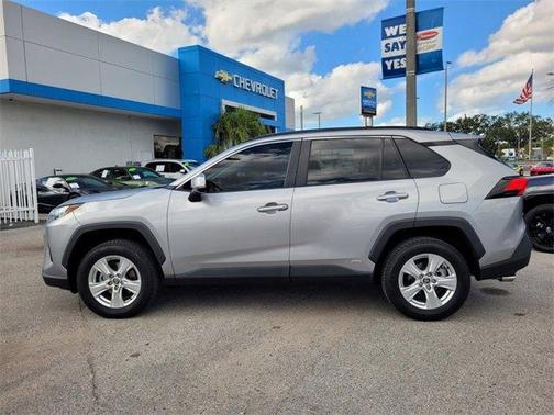 2022 Toyota RAV4 Hybrid XLE