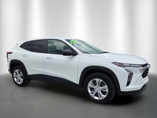 Summit White 2024 Chevrolet Trax LS