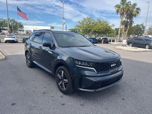 Gray 2022 Kia Sorento S