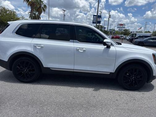 Glacial White Pearl 2022 Kia Telluride SX