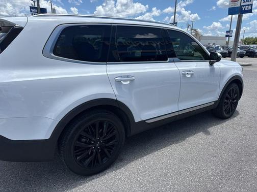 Glacial White Pearl 2022 Kia Telluride SX