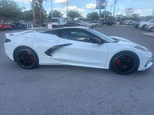 Arctic White 2024 Chevrolet Corvette Stingray w/2LT