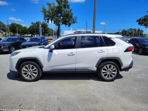 2019 Toyota RAV4 XLE Premium
