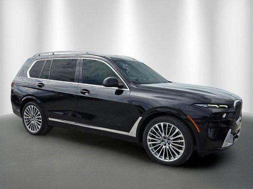 Black Sapphire Metallic 2025 BMW X7 xDrive40i