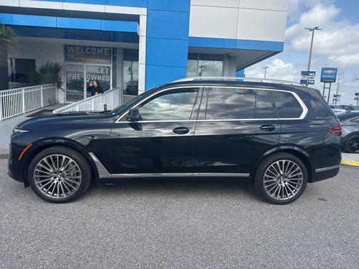 Black Sapphire Metallic 2025 BMW X7 xDrive40i