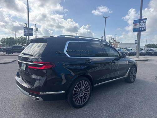 Black Sapphire Metallic 2025 BMW X7 xDrive40i