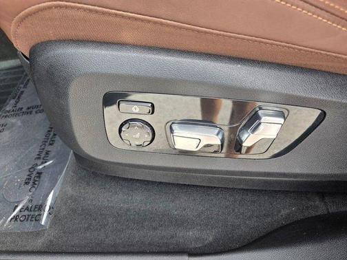 Black Sapphire Metallic 2025 BMW X7 xDrive40i