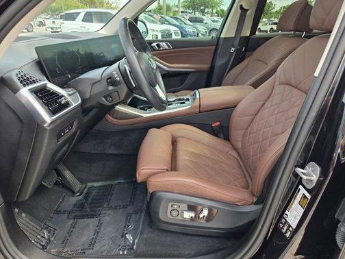 Black Sapphire Metallic 2025 BMW X7 xDrive40i