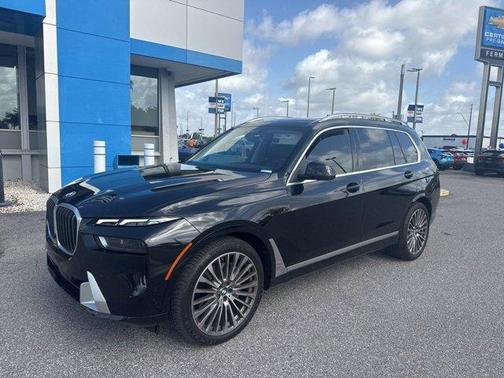 Black Sapphire Metallic 2025 BMW X7 xDrive40i