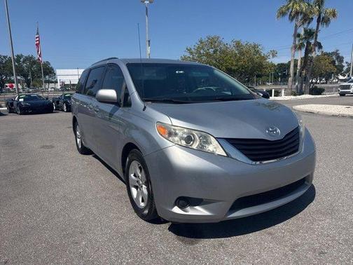 2014 Toyota Sienna LE