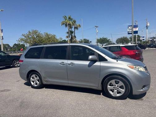 2014 Toyota Sienna LE