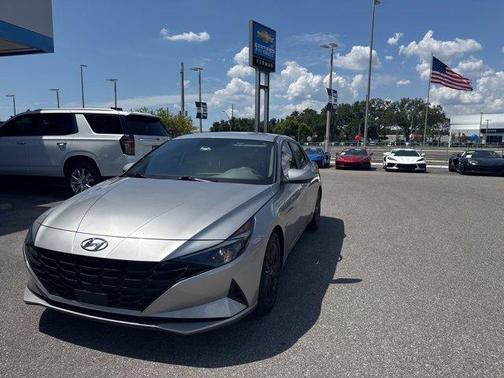 2022 Hyundai ELANTRA SEL