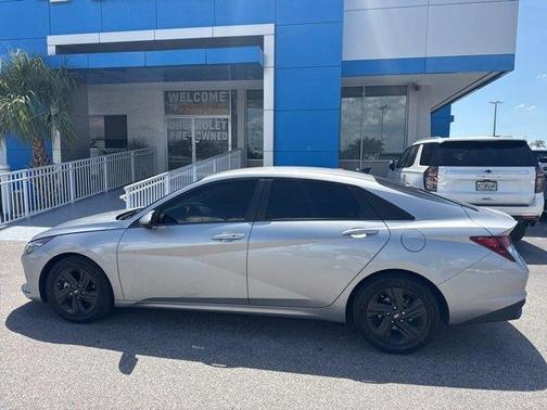 2022 Hyundai ELANTRA SEL