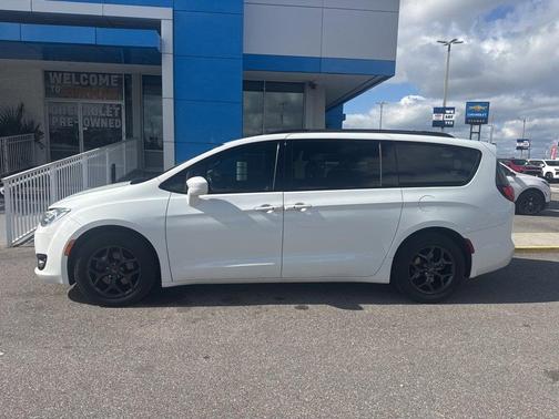 2019 Chrysler Pacifica Touring-L