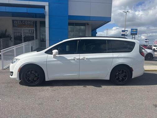 2019 Chrysler Pacifica Touring-L