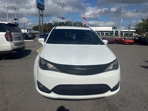 2019 Chrysler Pacifica Touring-L