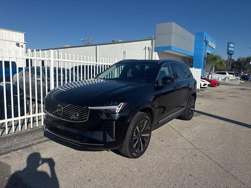 2025 Volvo XC90 B5 Core