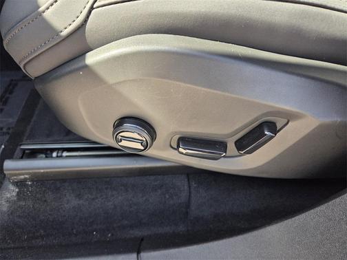 2025 Volvo XC90 B5 Core