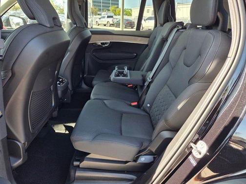 2025 Volvo XC90 B5 Core