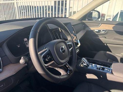 2025 Volvo XC90 B5 Core
