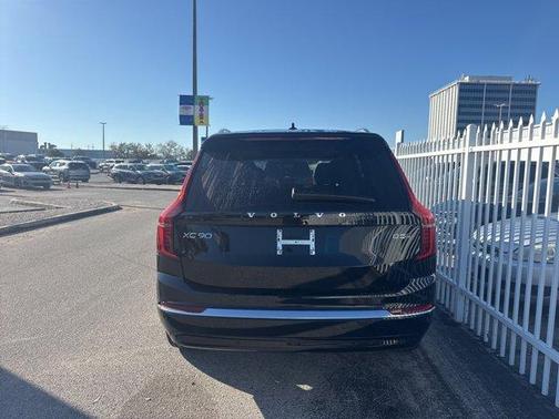 2025 Volvo XC90 B5 Core