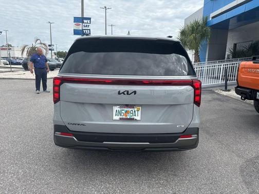 Ceramic Silver 2025 Kia Carnival Hybrid SX