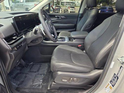 Ceramic Silver 2025 Kia Carnival Hybrid SX