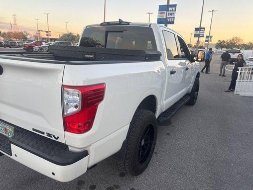2023 Nissan Titan SV