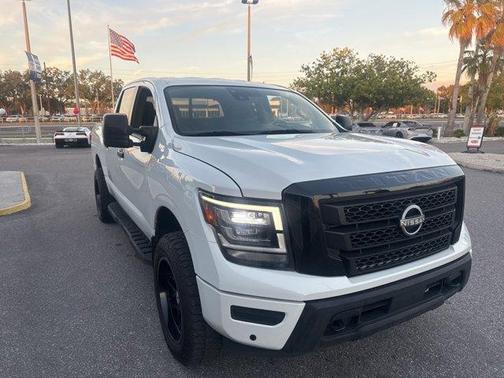2023 Nissan Titan SV