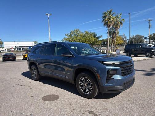 2025 Chevrolet Traverse LT