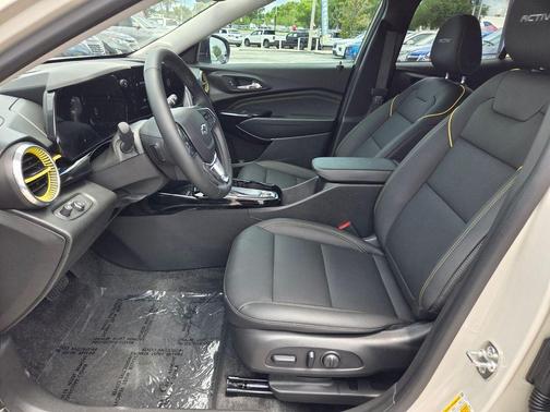 White Sand 2026 Chevrolet Trax ACTIV