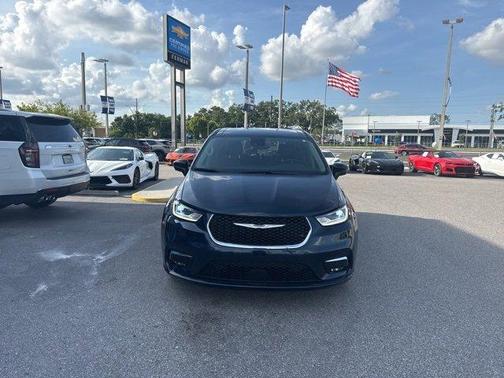 2023 Chrysler Pacifica Touring-L