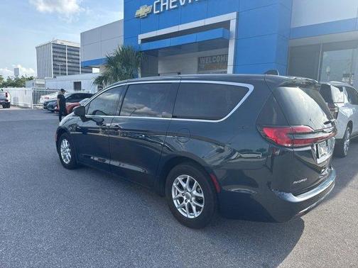 2023 Chrysler Pacifica Touring-L