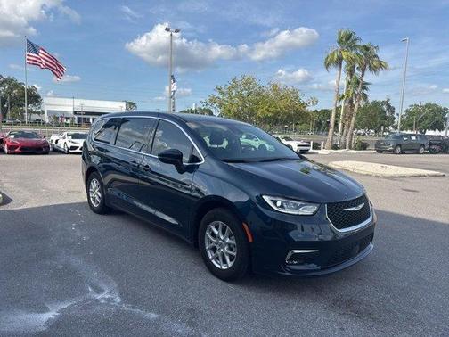 2023 Chrysler Pacifica Touring-L