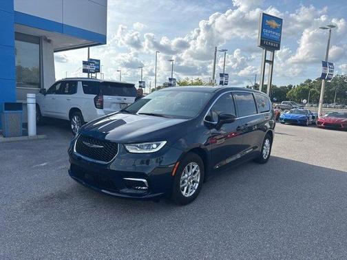 2023 Chrysler Pacifica Touring-L