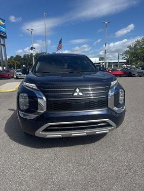 2023 Mitsubishi Outlander SE