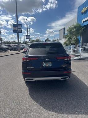 2023 Mitsubishi Outlander SE