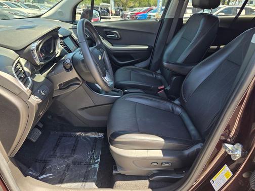 Black Cherry Metallic 2021 Chevrolet Trax LT