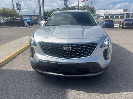 Radiant Silver Metallic 2020 Cadillac XT4 Premium Luxury